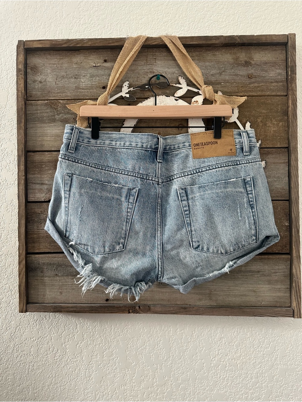 One Teaspoon Salty Dog Bandits Washed Light Blue Denim Women's Shorts 30 NWT - Picture 4 of 10